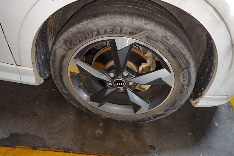 Audi Q3 2021 car image #6