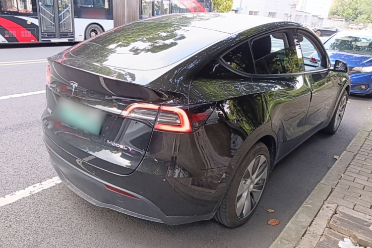 Tesla Model Y 2021 #5 Tesla Model Y 2021 car image #5
