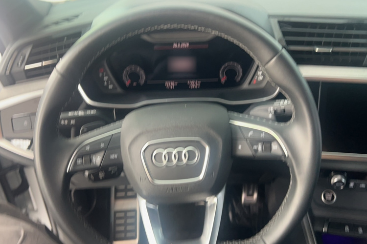 Audi Q3 2024 car image #18
