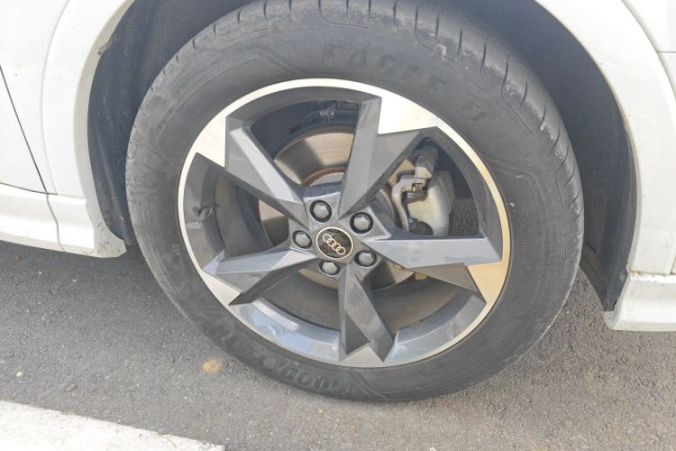 Audi Q3 2023 car image #6