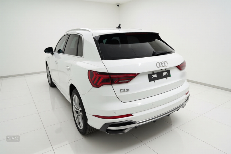 Audi Q3 2020 car image #5
