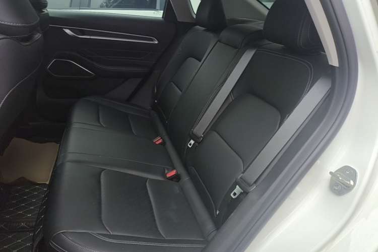 GEELY Emgrand 2024 car image #17