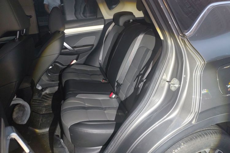 GEELY Coolray 2023 car image #19