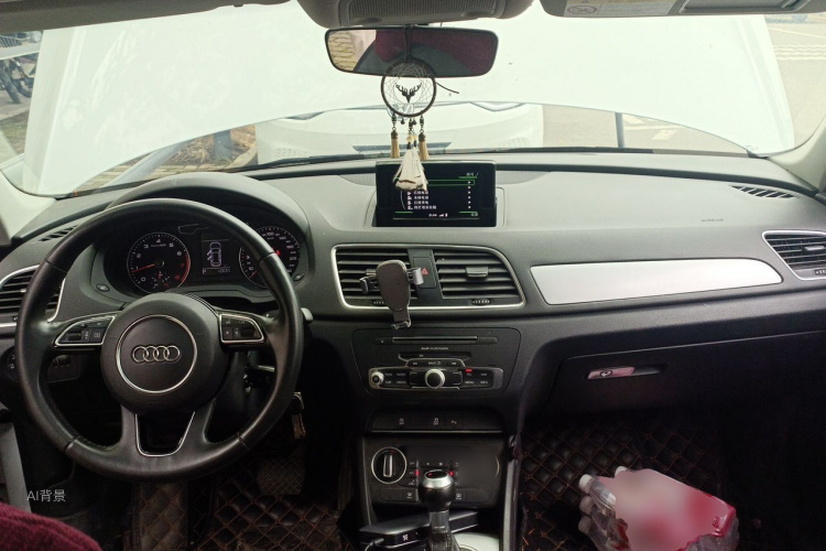 Audi Q3 2018 car image #11