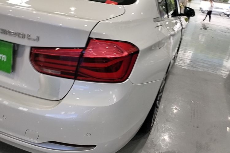 BMW 3 Series 2018 car image #8