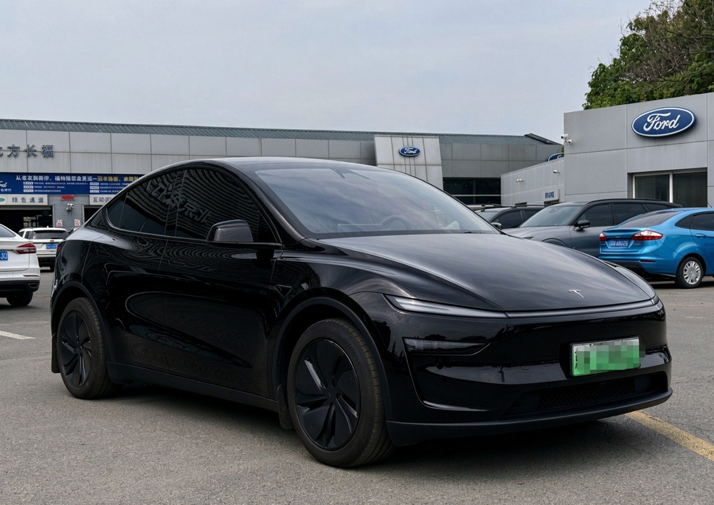 Tesla Model Y 2025 #2 Tesla Model Y 2025 car image #2