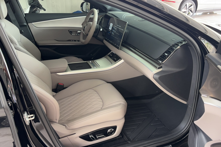 BYD Han 2025 car image #23