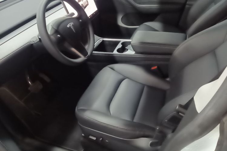 Tesla Model Y 2024 #15 Tesla Model Y 2024 car image #15