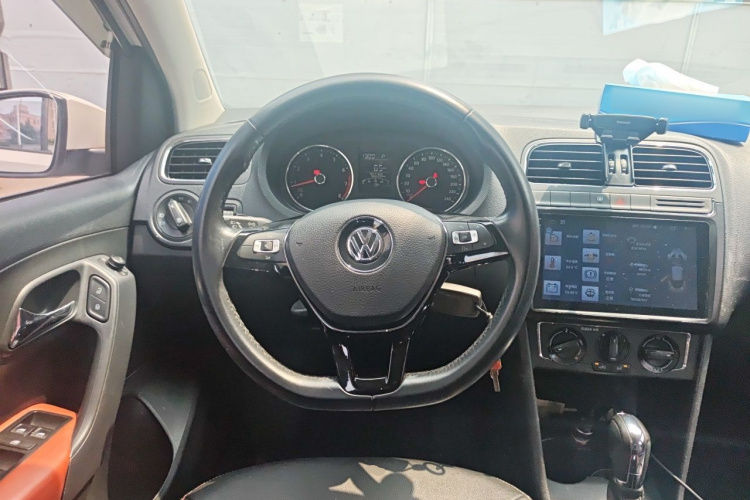 Volkswagen Polo 2018 car image #11