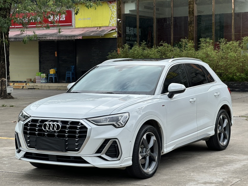 Audi Q3 2021 Audi Q3 2021 immagine di auto
