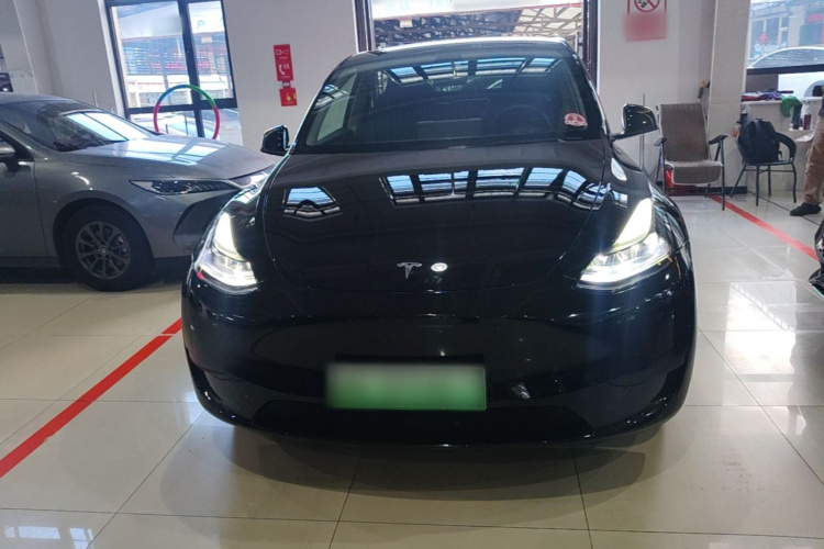 Tesla Model Y 2024 #3 Tesla Model Y 2024 car image #3