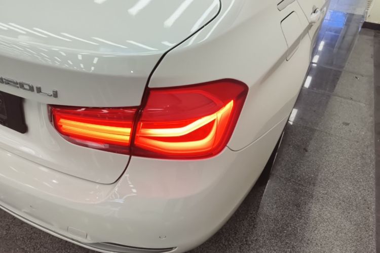 BMW 3 Series 2018 #8 BMW 3 Series 2018 car image #8