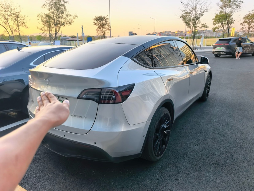 Tesla Model Y 2021 #6 Tesla Model Y 2021 car image #6