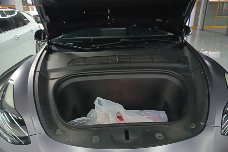 Tesla Model Y 2021 #20 Tesla Model Y 2021 car image #20