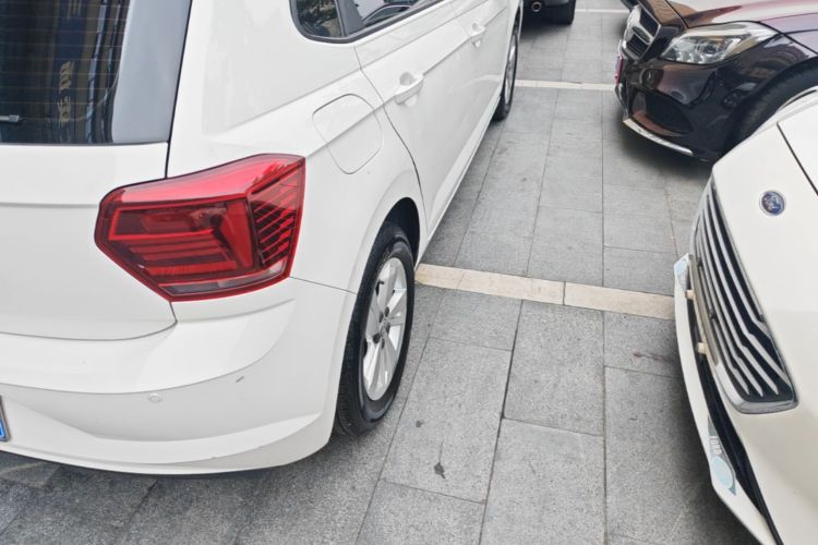 Volkswagen Polo 2021 car image #8