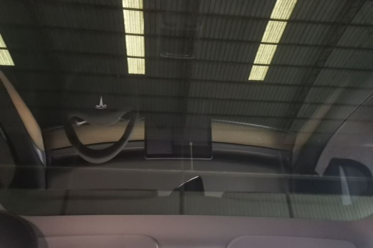 Tesla Model Y 2023 car image #18
