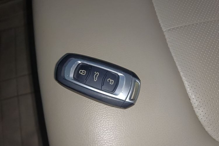 GEELY Emgrand 2017 car image #14