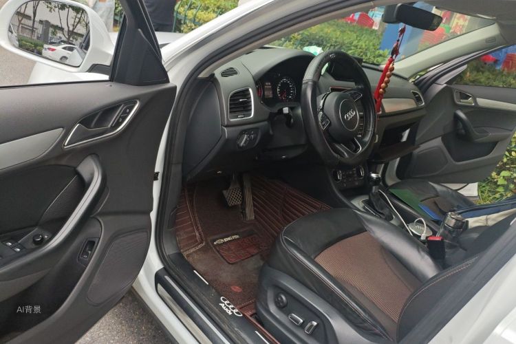 Audi Q3 2017 car image #18