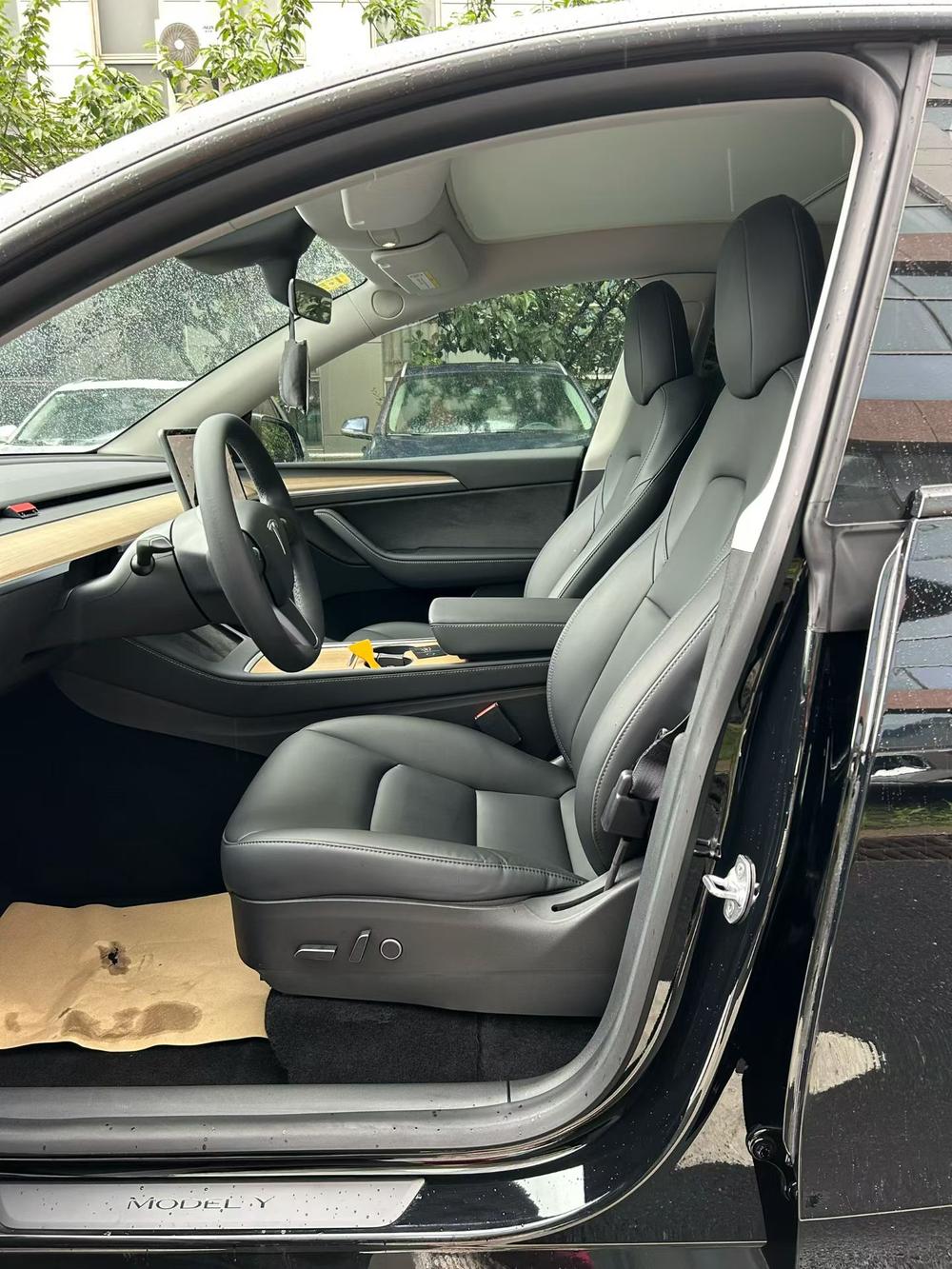 Tesla Model Y 2021 car image #9