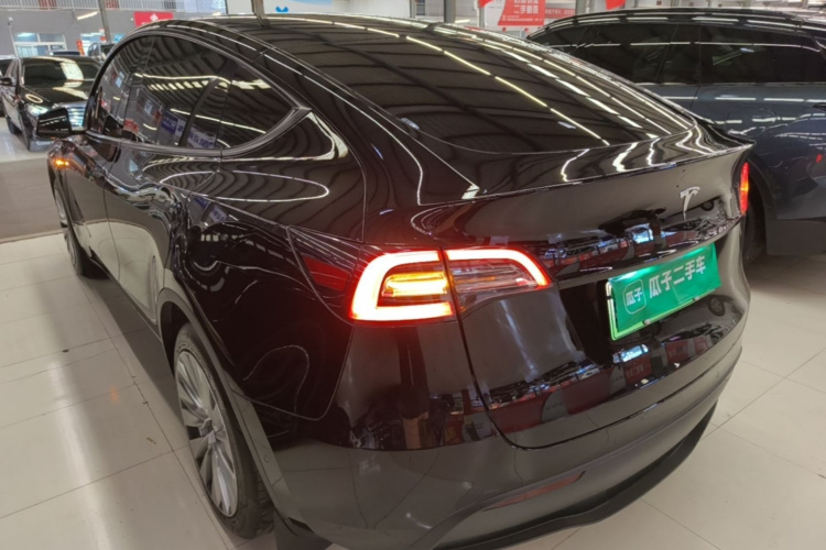Tesla Model Y 2023 #5 Tesla Model Y 2023 car image #5