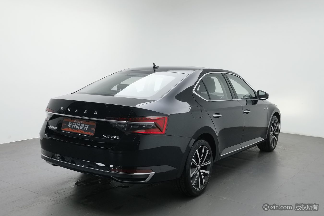 Skoda Superb 2025 car image #3