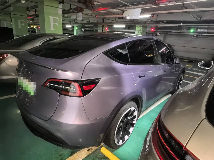 Tesla Model Y 2022 immagine di auto #4