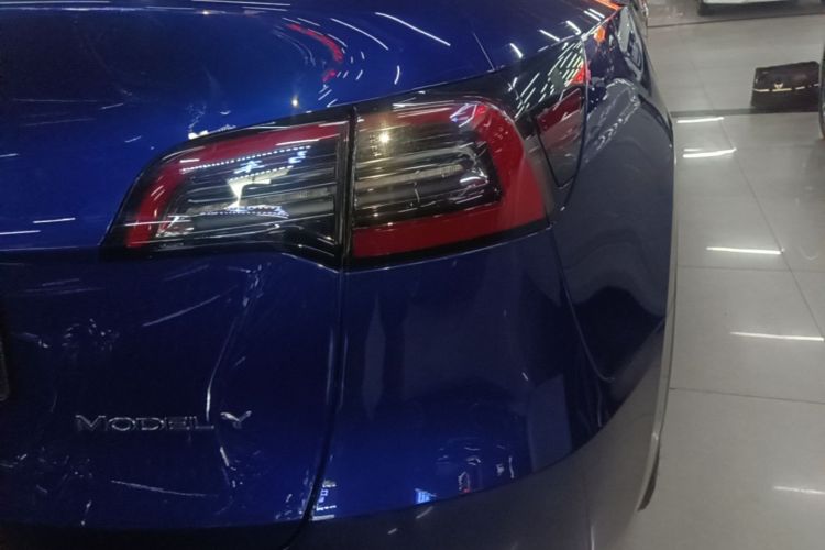 Tesla Model Y 2021 immagine di auto #8
