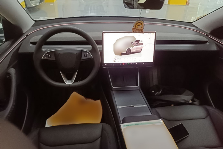 Tesla Model Y 2025 car image #10