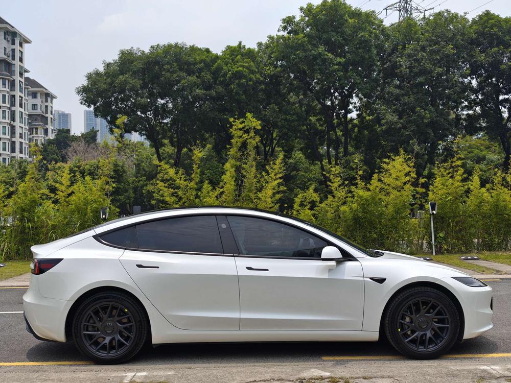 Tesla Model 3 2025 car image #8