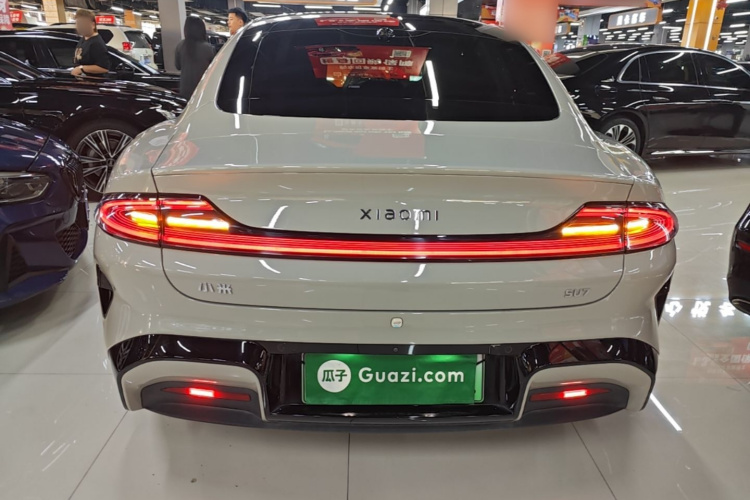 MI SU7 2025 immagine di auto #6