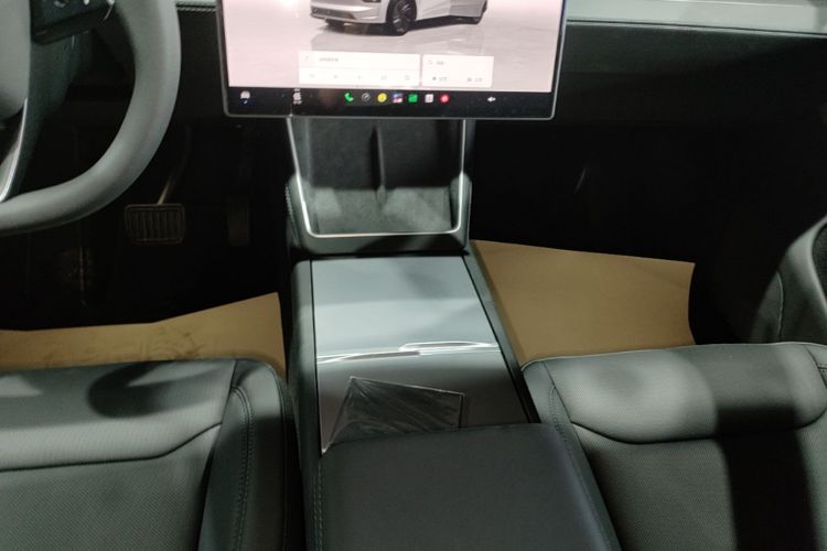 Tesla Model Y 2026 car image #14