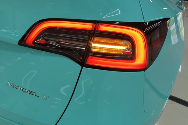 Tesla Model Y 2022 car image #8