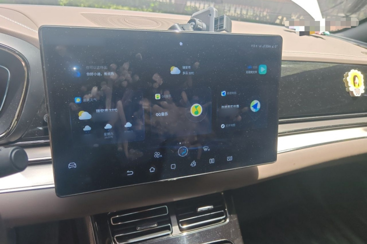 BYD Han 2023 car image #17
