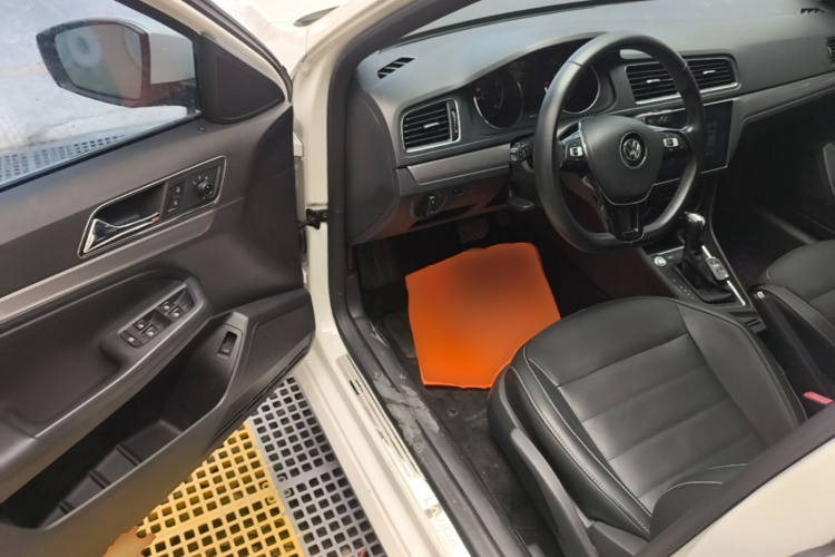 Volkswagen Lavida 2017 car image #16