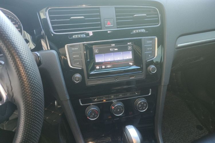Volkswagen Golf 2016 car image #13