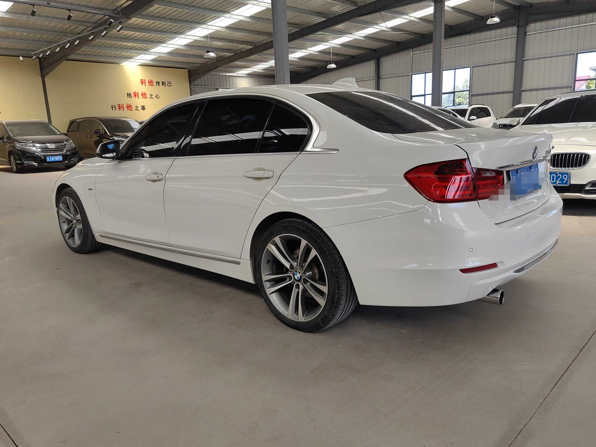 BMW 3 Series 2012 car image #9