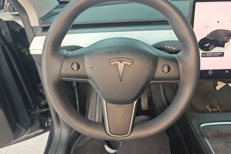Tesla Model Y 2024 #11 Tesla Model Y 2024 car image #11