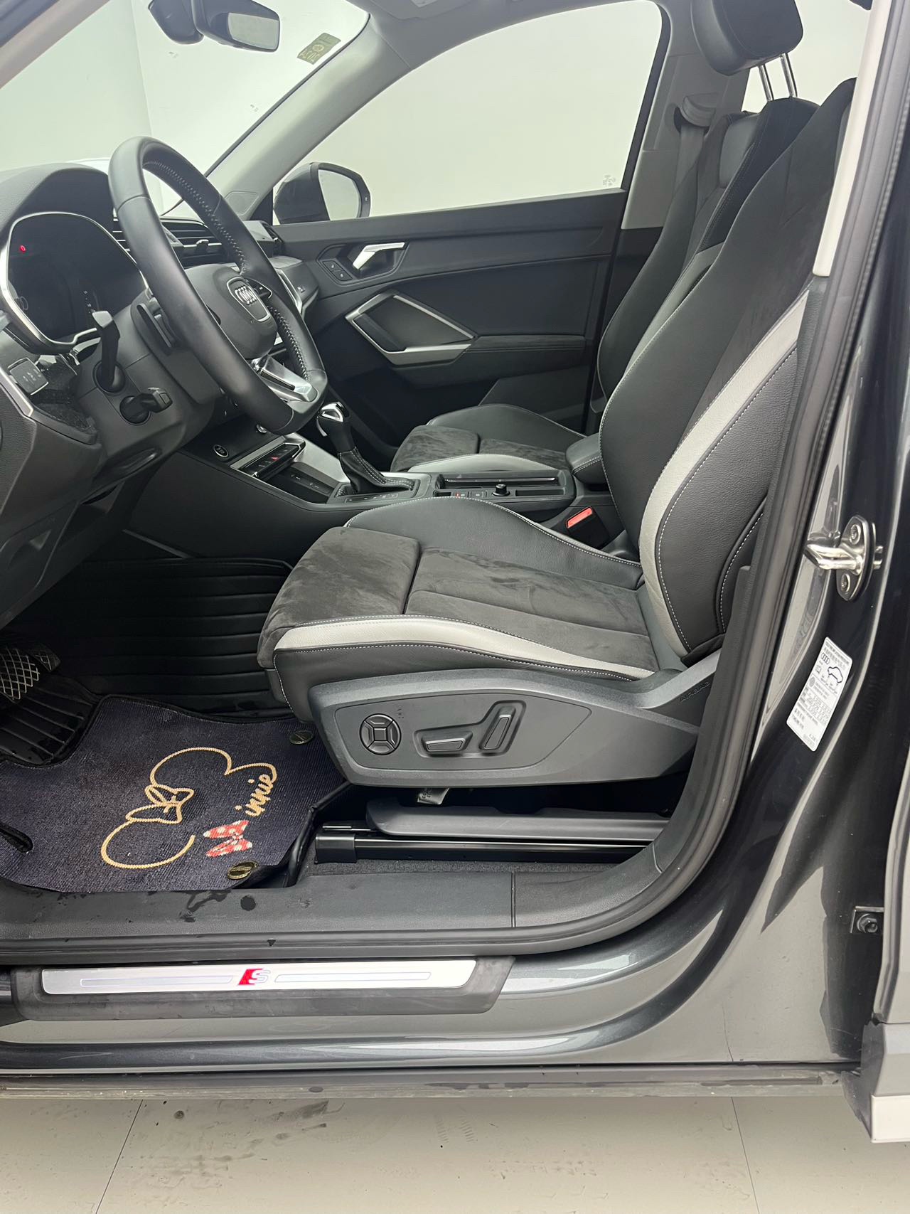 Audi Q3 2021 car image #8