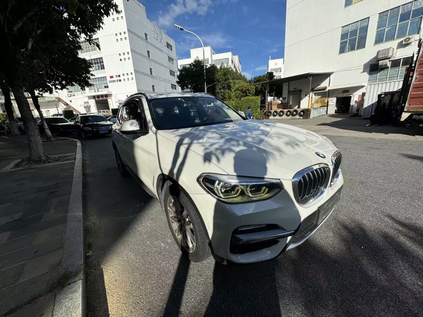 BMW X3 2019 car image #2