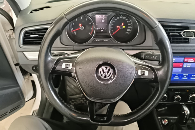Volkswagen Lavida 2017 car image #11