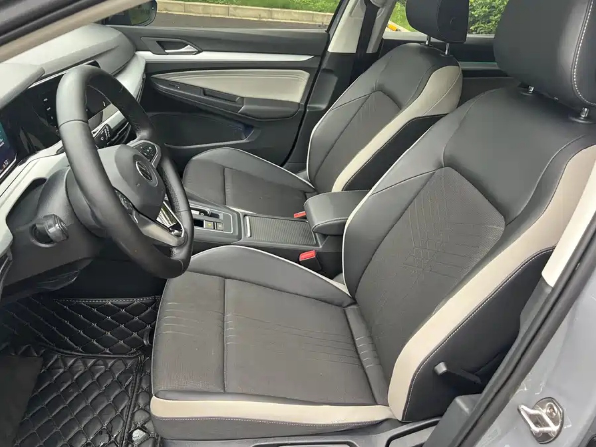 Volkswagen Golf 2021 car image #4