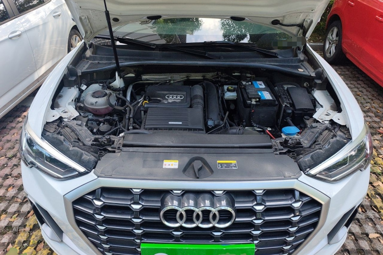 Audi Q3 2022 car image #22