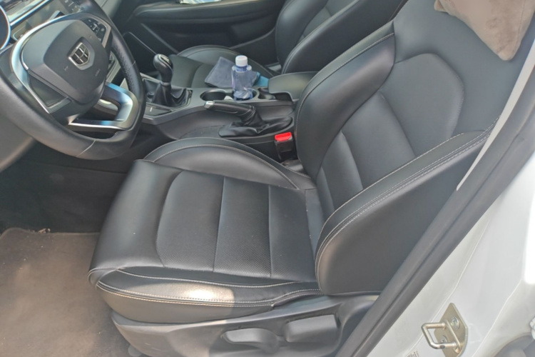 2019 car image #17