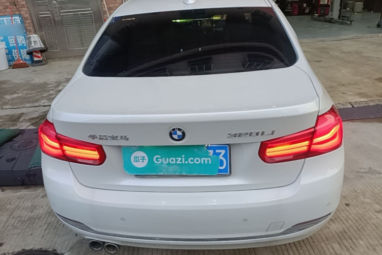 BMW 3 Series 2018 car image #6
