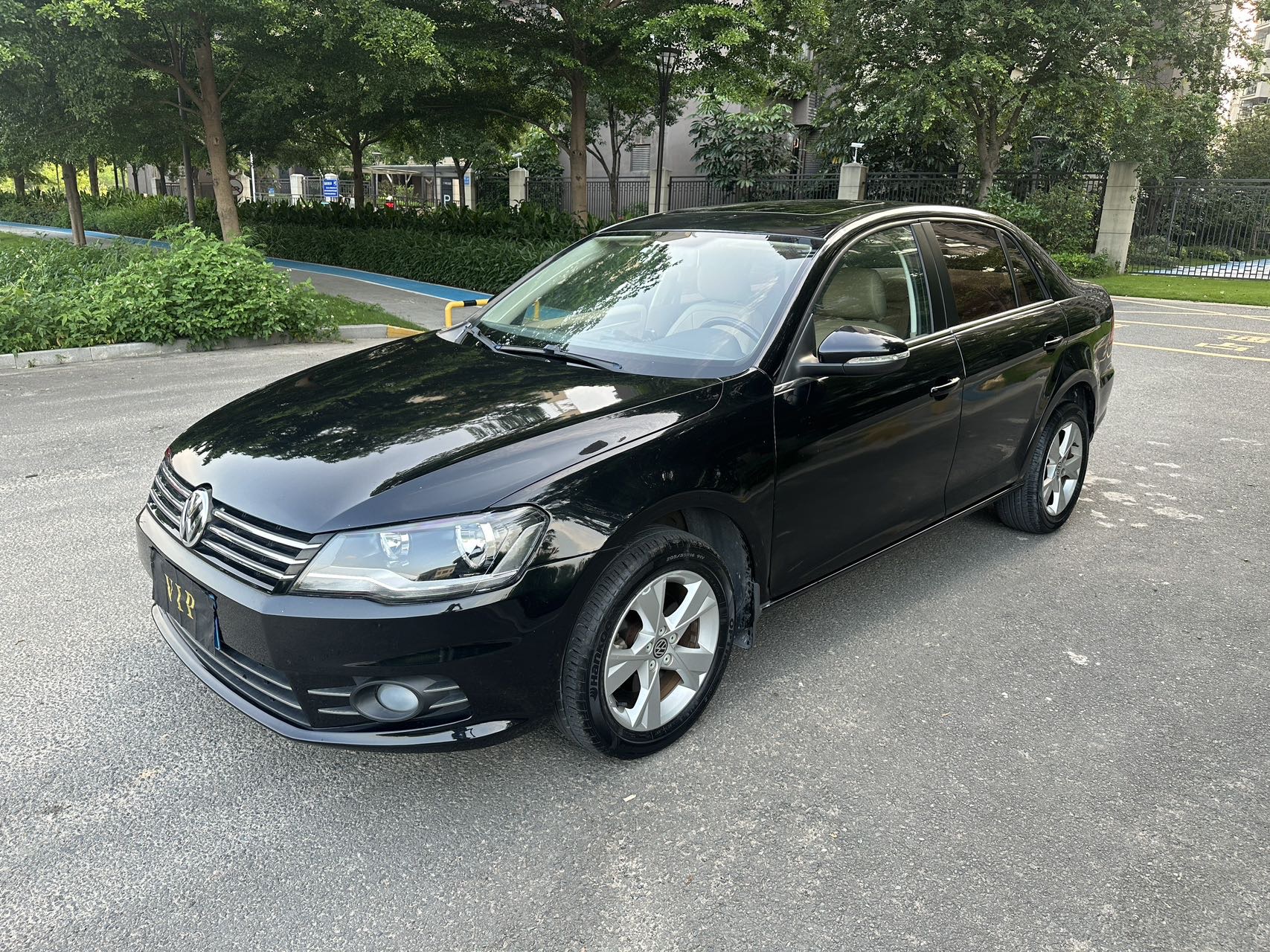 Volkswagen Bora 2014 car image 