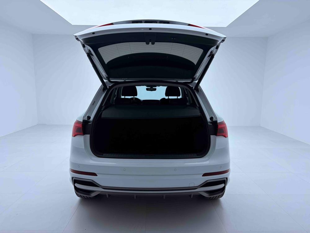 Audi Q3 2022 car image #16