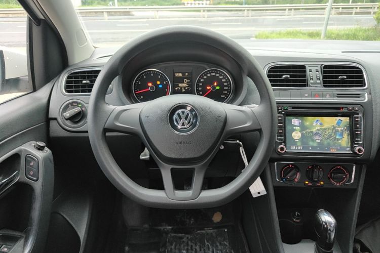 Volkswagen Polo 2015 #11 Volkswagen Polo 2015 car image #11