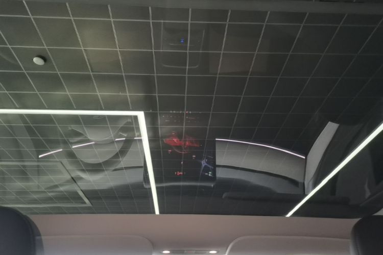 Tesla Model Y 2023 car image #18