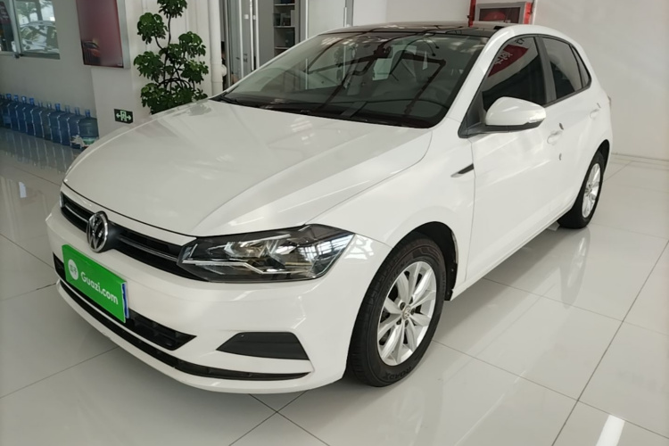 Volkswagen Polo 2020 car image #2