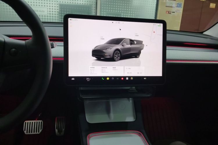 Tesla Model Y 2024 car image #13